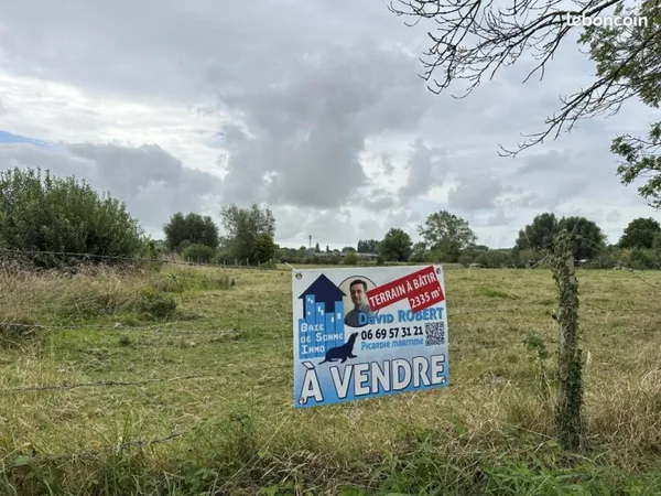 Terrain 2 335 m² Saint Quentin En Tourmont