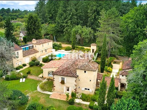 Maison 12 pièces 450 m²