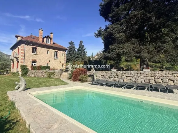 Maison 1 pièce 265 m²