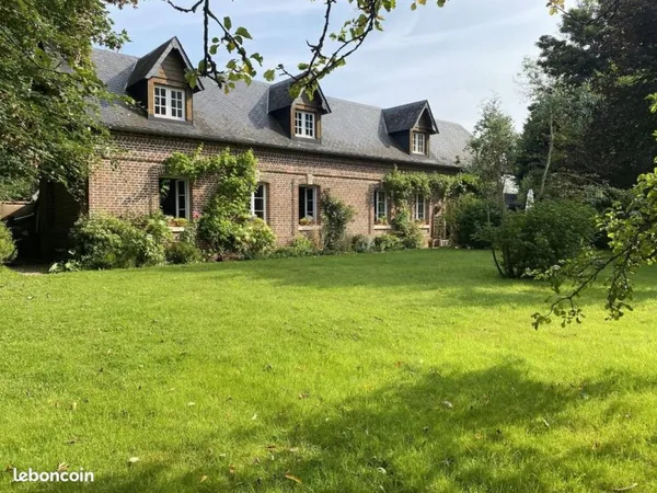 Maison de caractère en briques et parc 1400 m2