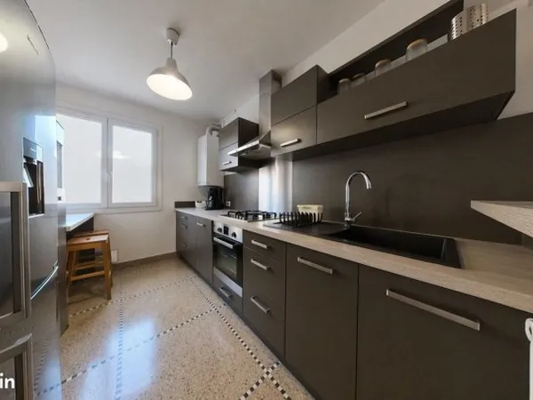Les Carmes : Appartement avec garage et cave