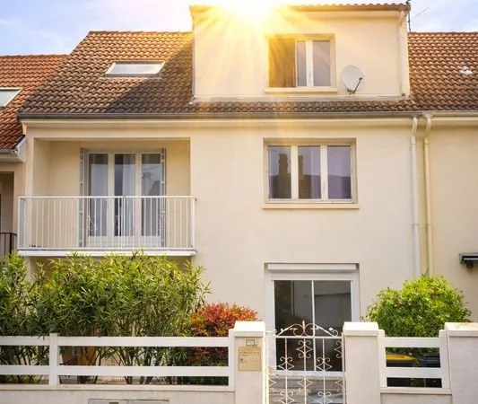 Maison 135 m² évolutive - 5 pièces dont 3 chambres - garage 60 m² - combles aménageables - Lourdes q