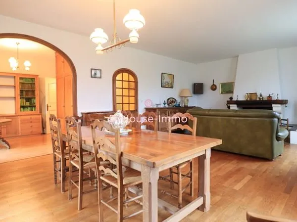 Charmante Maison Familiale de 5 Pièces avec Piscine et garage au Haillan (33185)