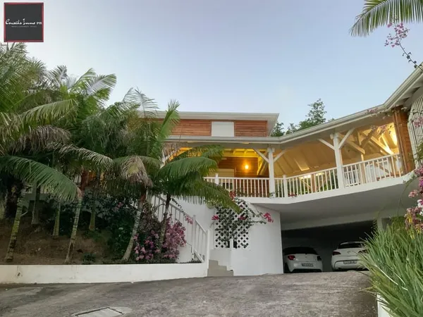 Villa Meublée F4/5 avec Piscine privée - Le Diamant (97223)
