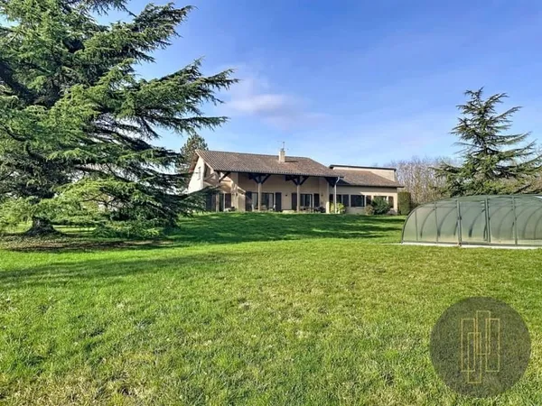 EXCLUSIVITE-FRONTENAS- VILLA 210 M² HABITABLES SUR 7410 M² DE TERRAIN