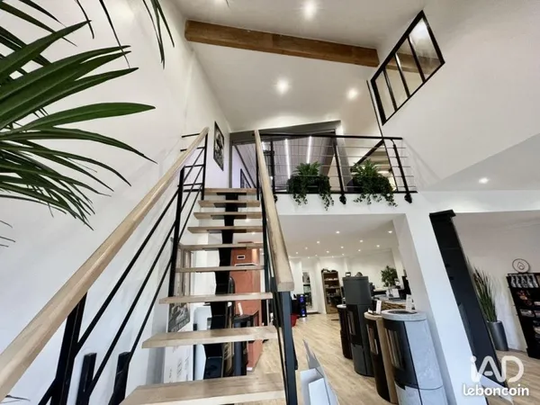 Boutique 110 m² MENNECY