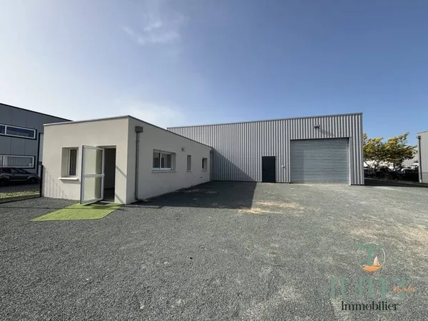Local d'activité 222 m²