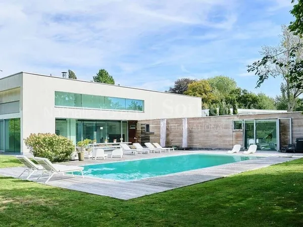 Maison 10 pièces 450 m²