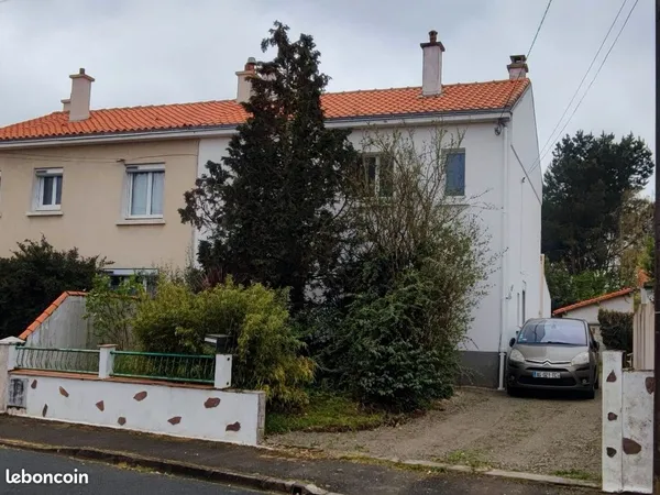 Maison . 8 pièces . 140 m²