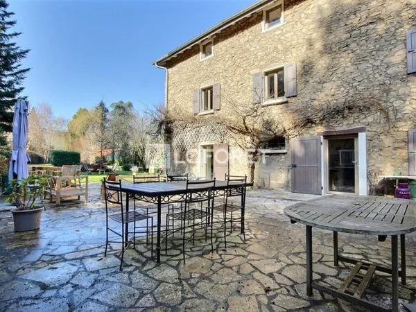 Maison 9 pièces 367 m²