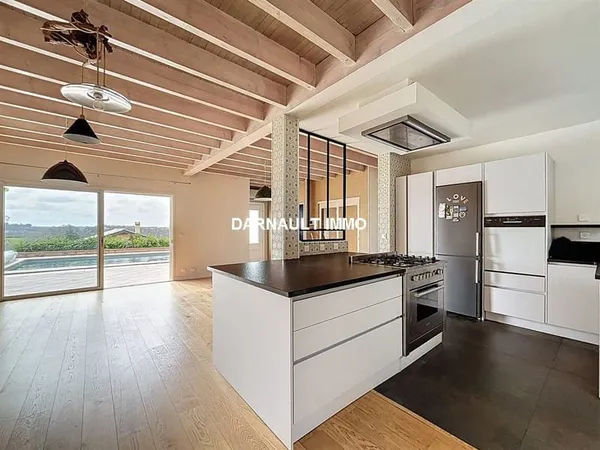 VILLA de PLAIN-PIED de 159 m² avec PISCINE sur une parcelle de 1 305 m² avec VUE SUR LES PYRENEES