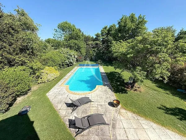 Maison d'architecte dans le coeur de ville de Meaux - 220 m² - 7 chambres - piscine chauffée et sous