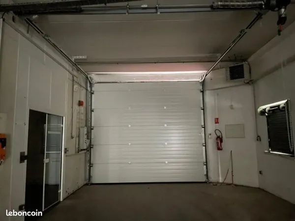 Local d'activité 518 m²