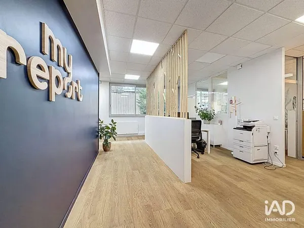 Immeuble commercial 300 m²