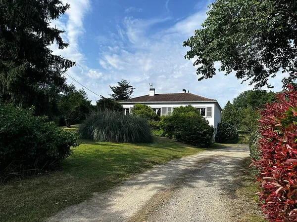 LA ROCHE SUR YON - IDEALE POUR UNE GRANDE FAMILLE