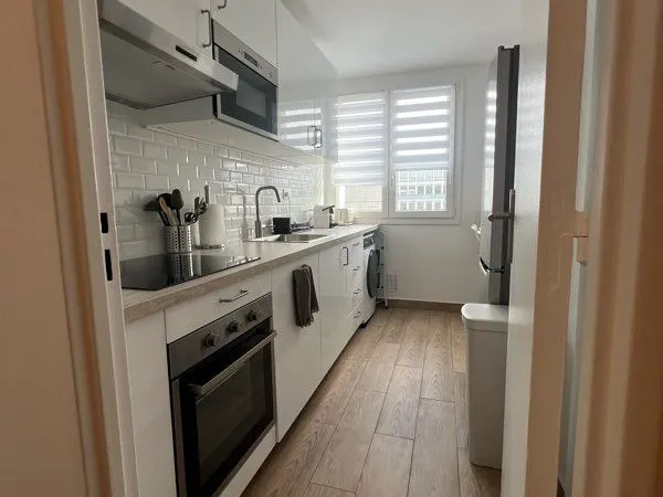 Chambre 18m2 tout meublée et bien équipée 3 sdb ligne 14