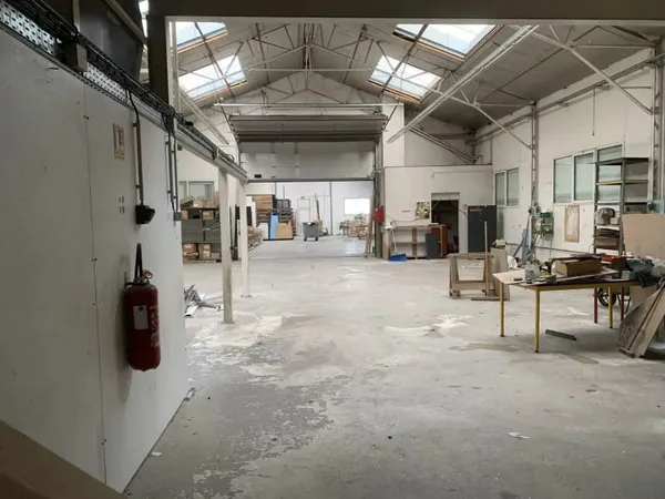 Local 680 m²