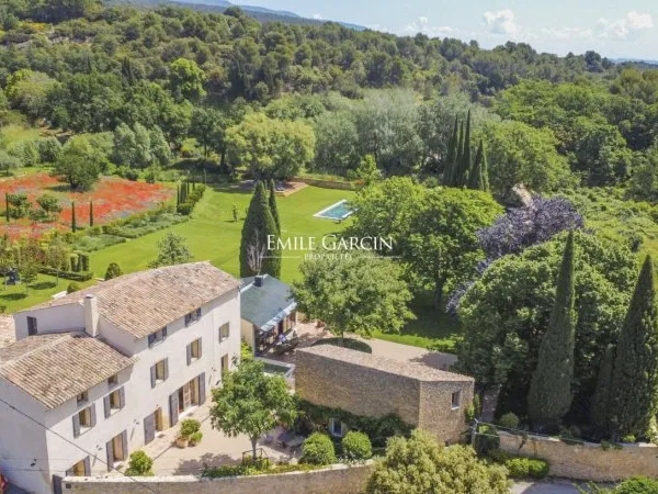 Bastide à louer dans le Luberon Sud au calme absolu, accès au village à pied