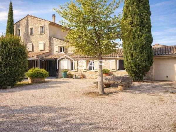 Un art de vivre rare au coeur de la Provence À quelques minutes de L'Isle-sur-la-Sorgue, ce mas en p