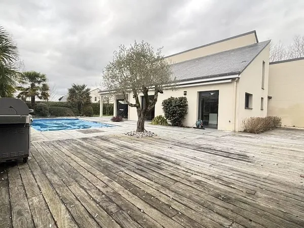 Maison 7 pièces 225 m²