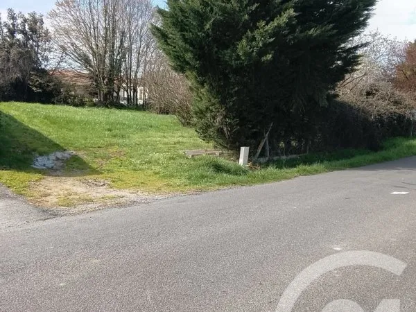 Terrain 750 m²