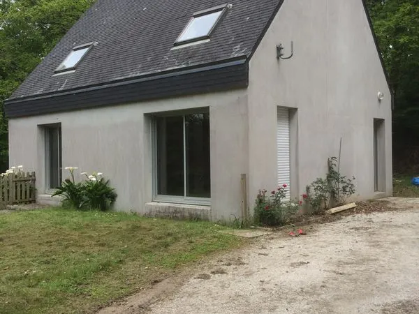 Maison, 3 chambres et 1 bureau, à 2km de Lesneven, à louer à l'année