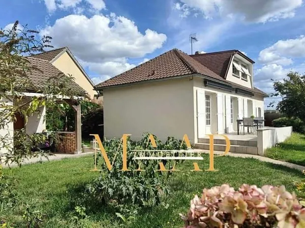 Maison,2 chambres,garage sur terrain clos de plus de 600m2