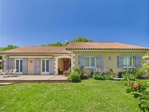 Charmante maison de plain-pied avec dépendances près de Verteillac
