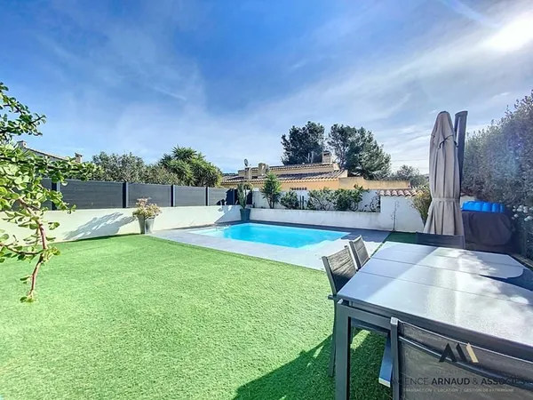 Maison T4 avec chambre parentale de plain-pied, piscine et cuisine d'été