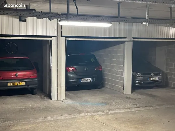 Box de garage dans environnement sécurisé