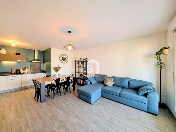 À vendre T3 lumineux avec grande terrasse, garage et empla