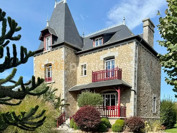 Angey, Demeure de charme familiale 216m2 ,5 chambres ,Parc arboré & bassin naturel