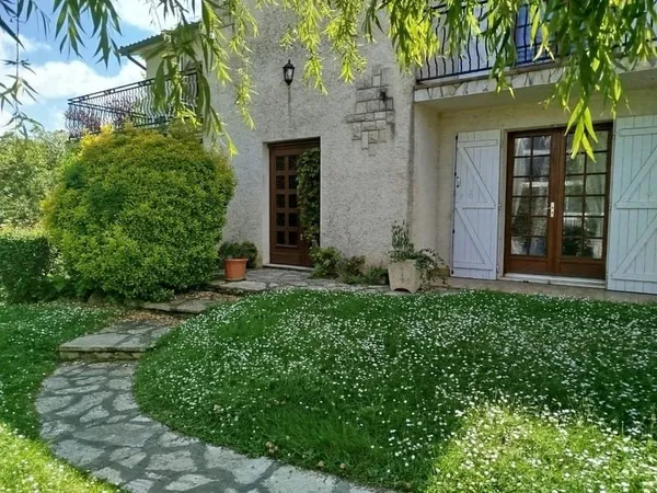 Immeuble avec garages Cugnaux centre 31270