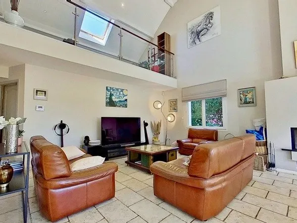 Maison moderne 236 m² - Piscine chauffée - Suite parentale - AUGNY