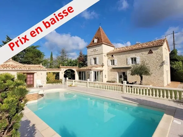 Superbe propriété en pierre avec dépendances, garage, piscine, spa et terrain de 6700 m².