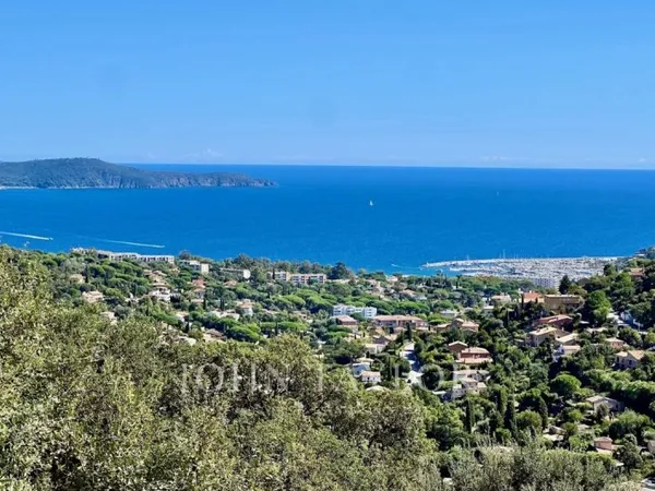 VILLA D'EXCEPTION SUR LES HAUTEURS : CALME ABSOLU ET PRESTATIONS "CLÉ EN MAIN"