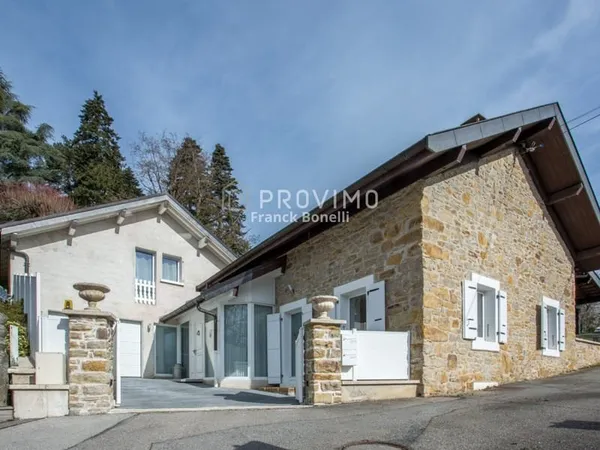 Maison de caractère, 4 chambres, garage, terrasse et jardin,