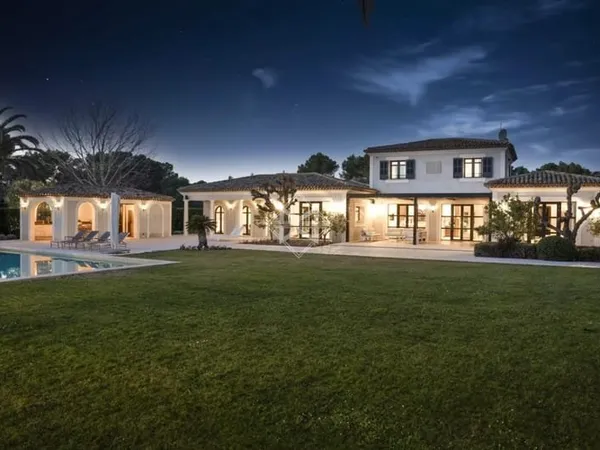 Co-exclusvité. Elegante villa provençale dans domaine fermé