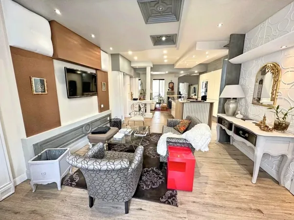 IMMEUBLE MEUBLÉ 336 M² - BELLES PRESTATIONS