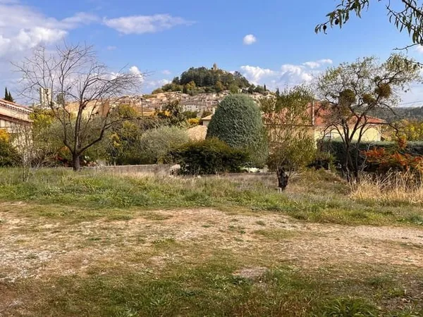 Terrain 758 m²