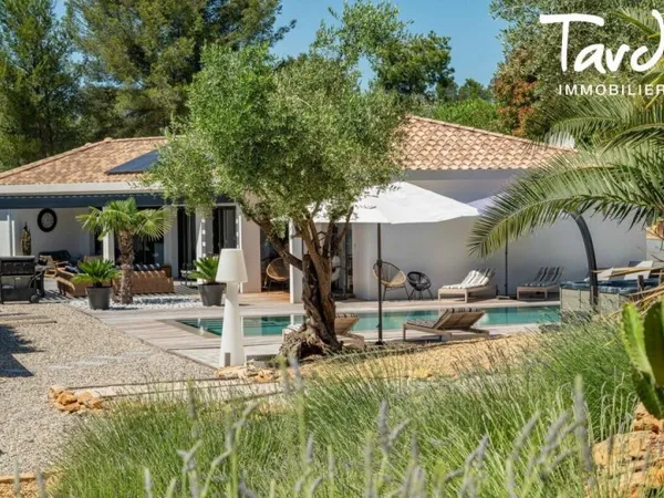 Villa contemporaine de plain-pied - 83270 SAINT-CYR SUR MER