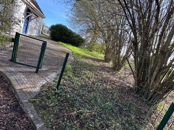 Location, maison 146 m² à l'entrée d'une zone industrielle, 5 chambres