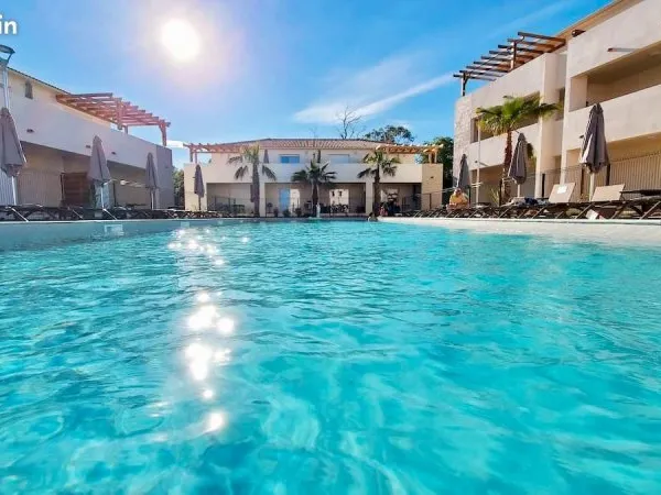 Appartement T2 en bord de plage, piscine, parking