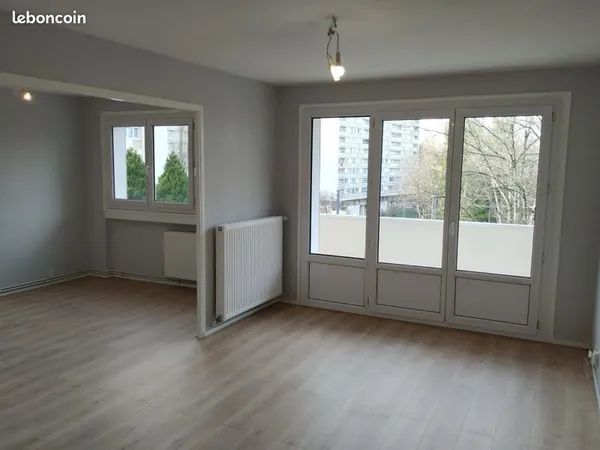 Appartement rénové Portail Rouge - copropriété sécurisée - balcon + véranda