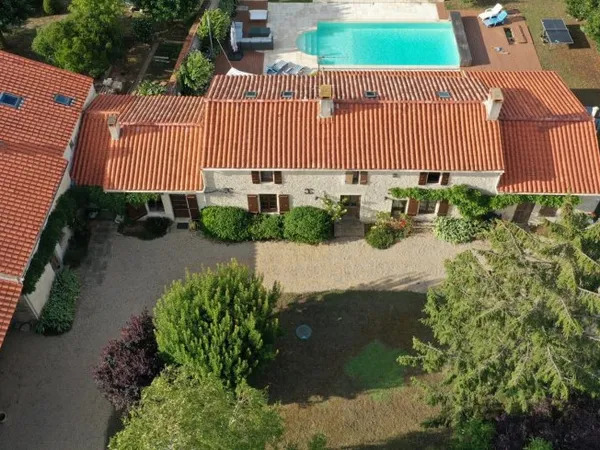Vends maison 305m² - 5 ch Sainte-Gemme-la-Plaine (85)