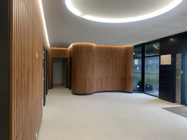 Local professionnel 2826 m²
