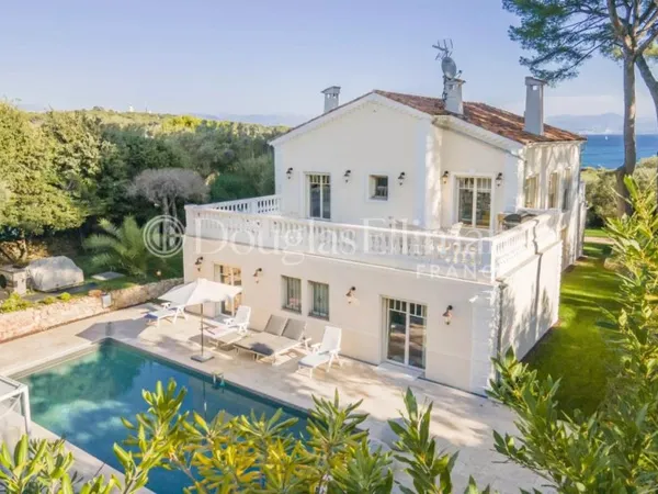 Cap d'Antibes - Magnifique villa rénovée à deux pas des plages