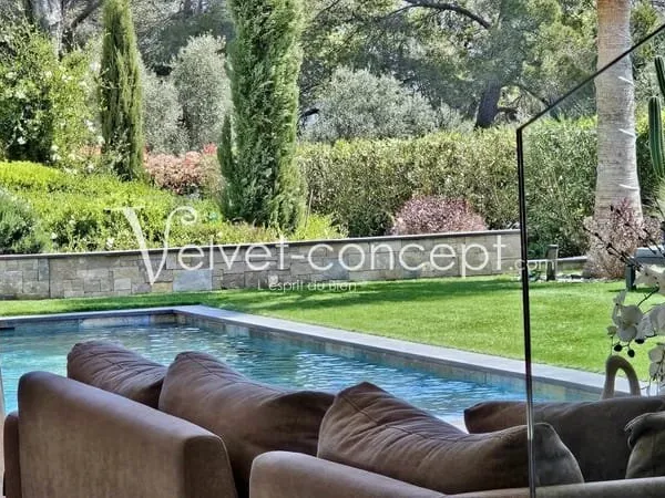 Villa contemporaine neuve - magnifique jardin - domaine fermé - prestations et calme