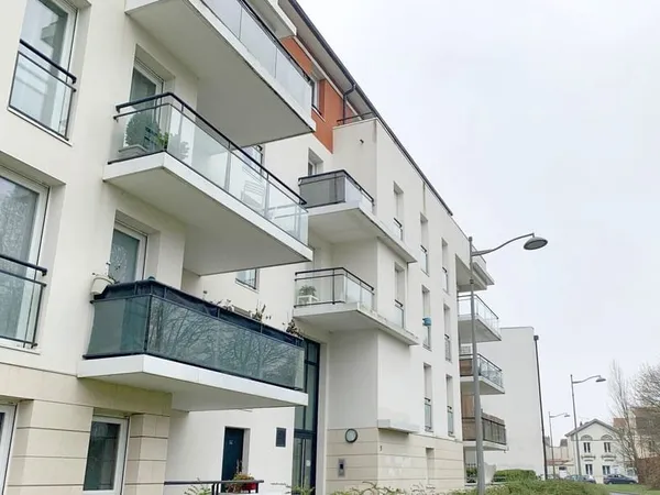 CLAIRMARAIS PROCHE GARE CENTRE - APPARTEMENT T2 53m2 + TERRA