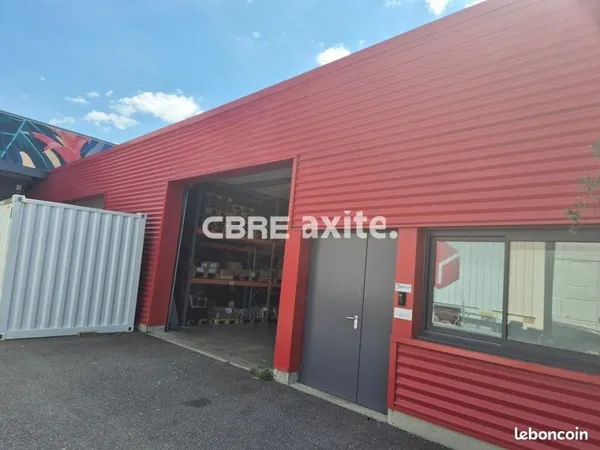 LOCAL D'ACTIVITE 684 m² SAINTE HELENE DU LAC